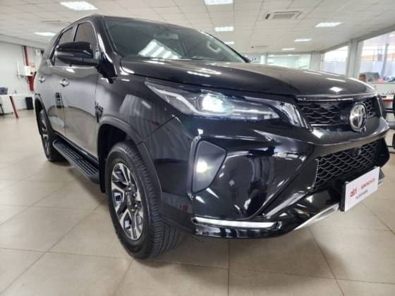 TOYOTA HILUX SW4 2.8 D-4D TURBO DIESEL SRX 7L 4X4 AUTOMÁTICO